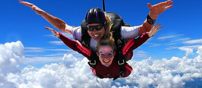 can couples skydive together